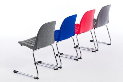 Stabile am Tisch anhängbare gepolsterte Schwingstühle